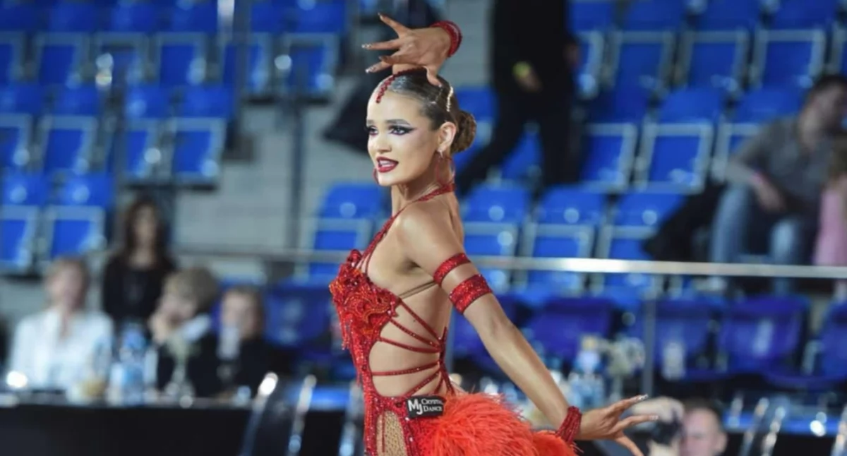 Podopieczna przemyskiej Szkoły Tańca Golden Dance Patrycja Pawełek podbiła serca jurorów i publiczności, pokazując klasę i taneczną pasję i finalnie uplasowała się na najwyższym stopniu podium./ FOT. Golden Dance
