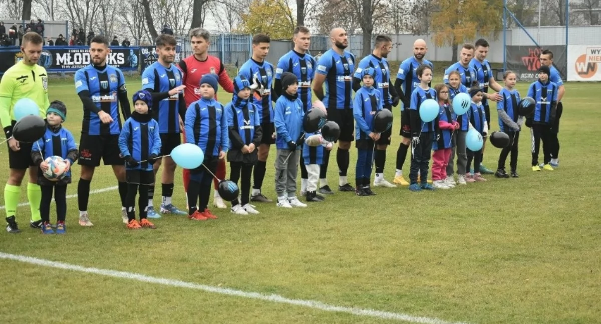 Wicemistrz rundy jesiennej IV ligi podkarpackiej w styczniu przyszłego roku zagra w katowickim „Spodku” w towarzyskim turnieju. Fot. JKS Jarosław