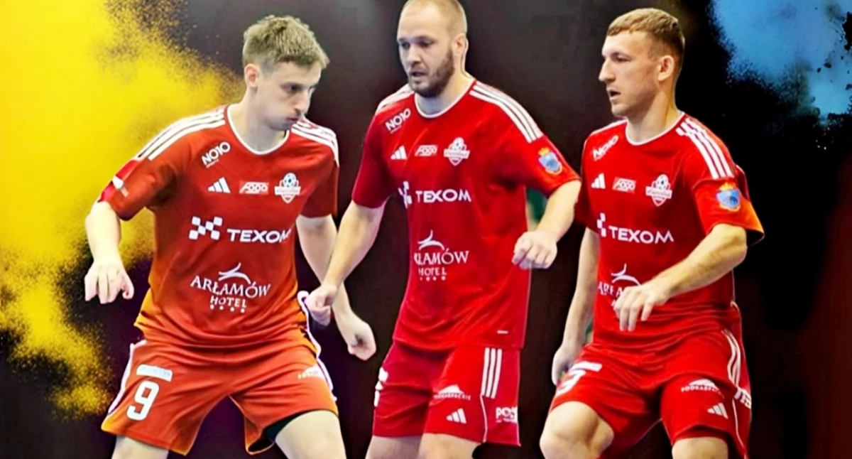 To, co zrobili w Pniewach Nazar Szwed (z prawej) i Artem Fareniuk (z lewej; w środku Jaroslaw Lebid) zasługuje na wielkie brawa. W duecie przywrócili swój zespół do życia... Fot. Texom Eurobu Przemyśl
