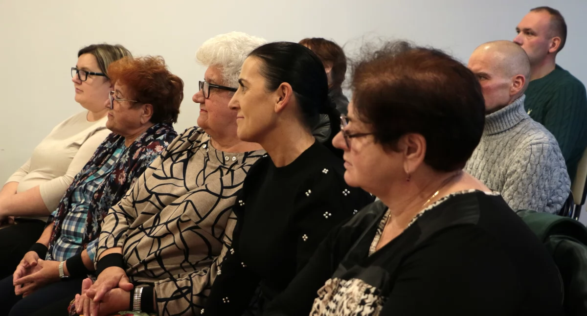 Do niecodziennej, ale jakże potrzebnej tradycji należą regularne spotkania osób, które przeszły zabieg zmniejszenia żołądka oraz tych, które są do tego przygotowywane. Gospodarzem takich spotkań jest lek. T. Szpejankowski. 26 listopada br. na oddziale chirurgii COM w Jarosławiu doszło do kolejnego. Fot. Iwona Rogus/Starostwo Powiatowe Jarosław