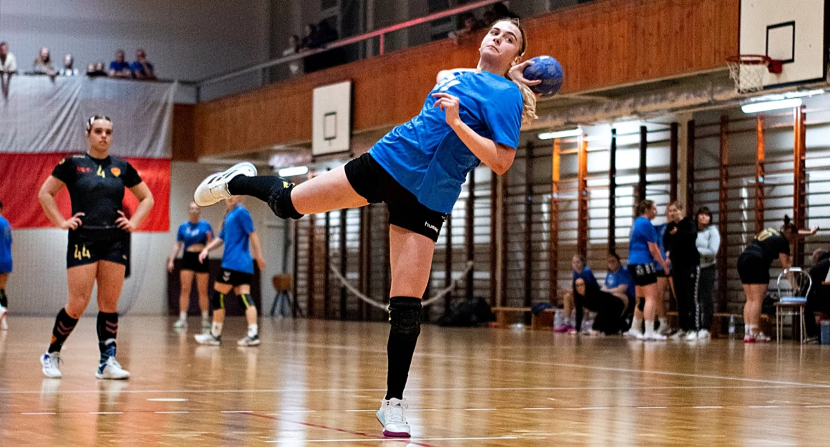 Julia Dmytroczenko znowu była najskuteczniejszą w szeregach JKS Sanu Jarosław. Rzuciła 11 bramek. Fot. Damina Kuziora