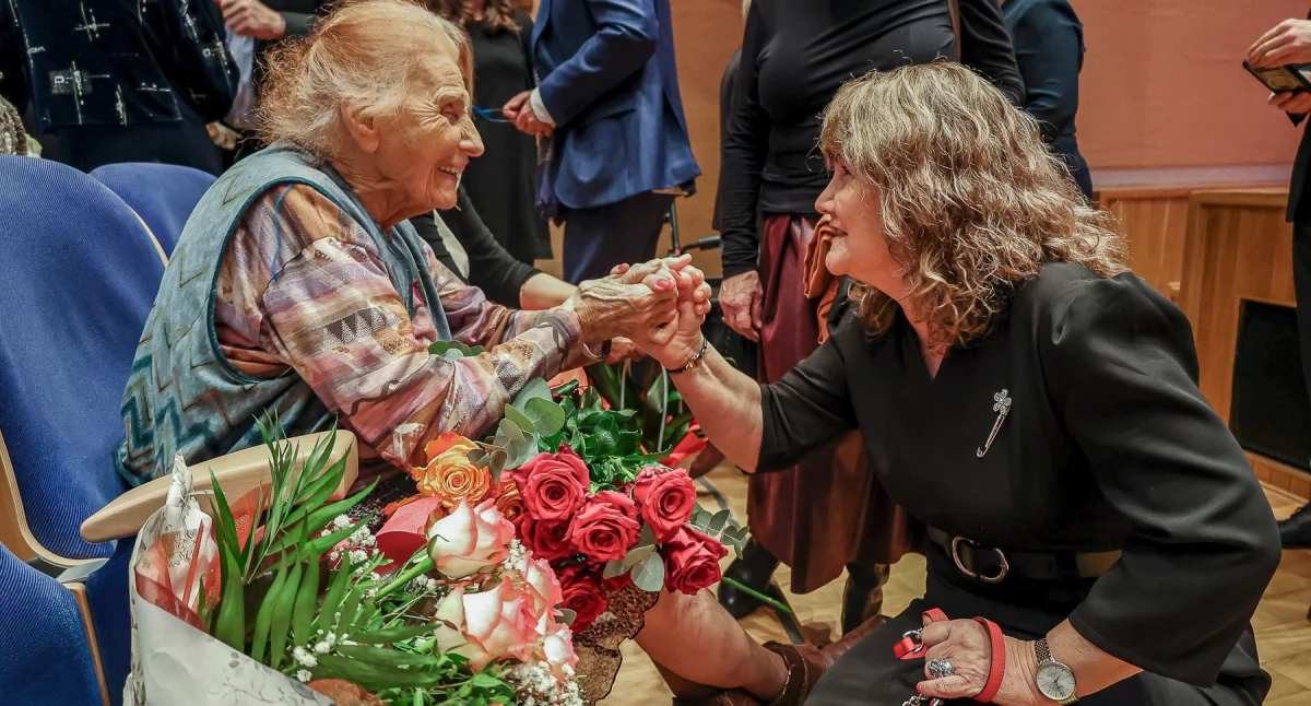 Częścią gali było uhonorowanie malarki Ireny Oryl, wieloletniej pedagog jarosławskiego „Plastyka”, wychowawcy wielu pokoleń artystów, Medalem „Zasłużony Kulturze Gloria Artis”./ FOT. UM Jarosławia