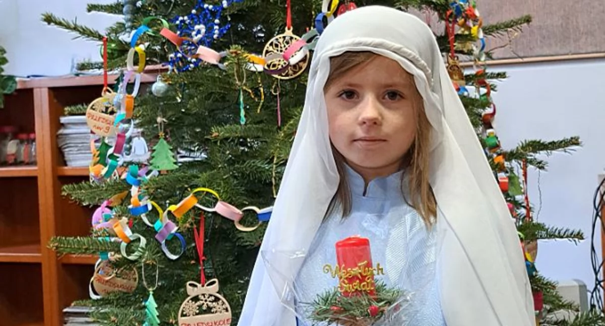 Róża, która wcieliła się w rolę Maryi, z recytacją życzeń poradziła sobie brawurowo. /FOT. U. Gielo