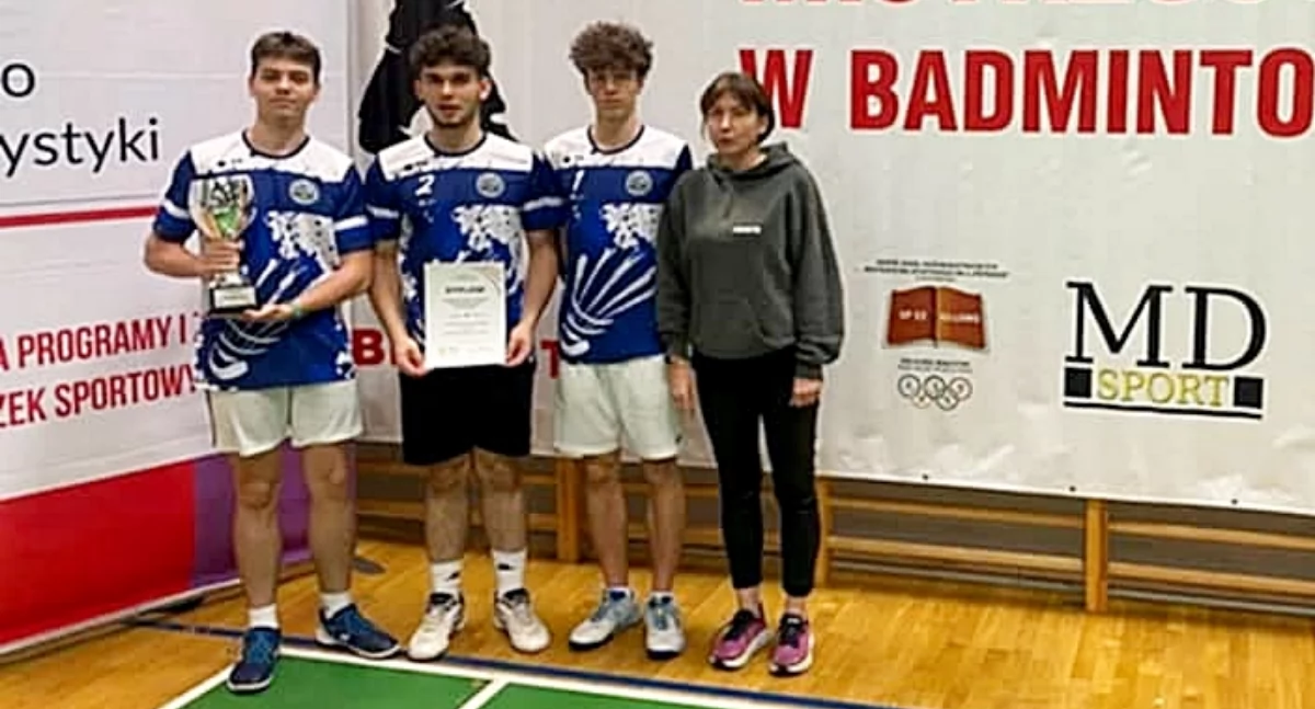 Czwarta reprezentacja w Polsce wśród liceów – ZSEiO Przemyśl. Od lewej: Jakub Fortuna, Kacper Drymajło, Szymon Kazimir i opiekun Agata Gorzelnik. Fot. zbiory własne