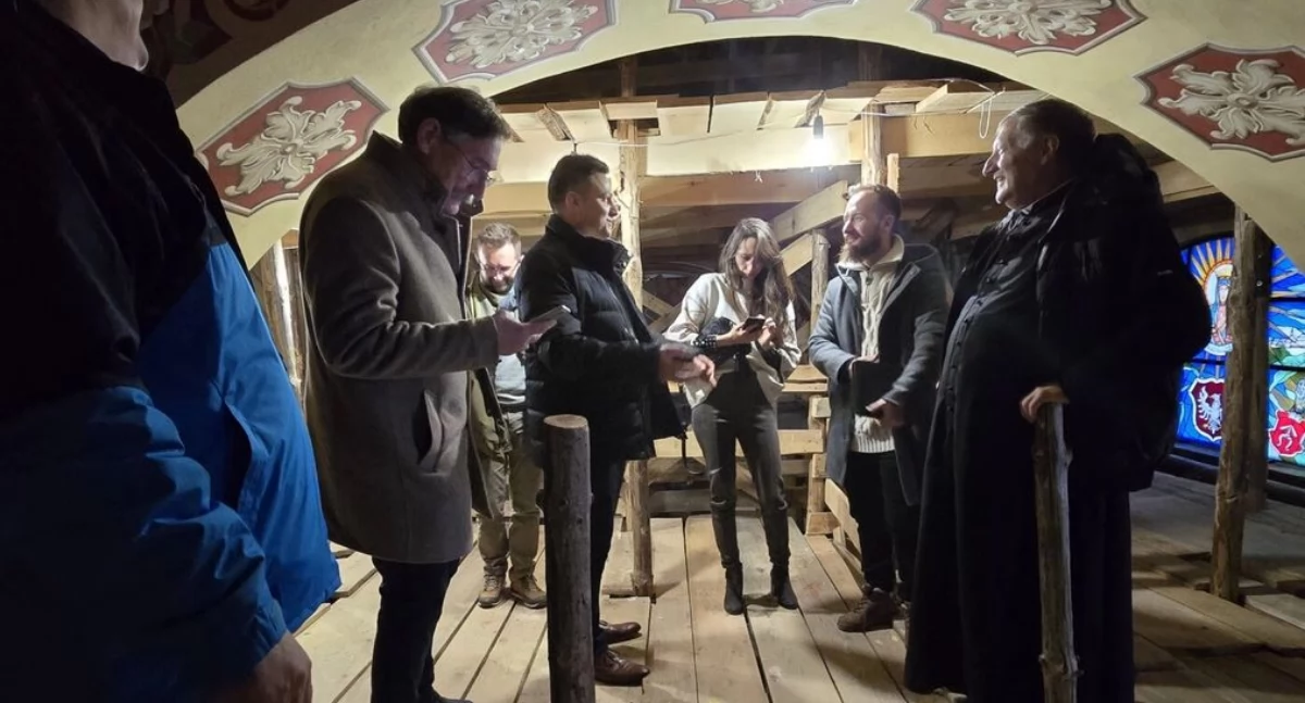 Inwestycję odebrano oficjalnie 12 grudnia z udziałem Podkarpackiego Wojewódzkiego Konserwatora Zabytków Adama Sapety i pracowników wspomnianej instytucji. Obecni byli również  burmistrz miasta Marcin Nazarewicz i proboszcz parafii pw. Bożego Ciała ks. Marian Bocho./ FOT. UM Jarosławia