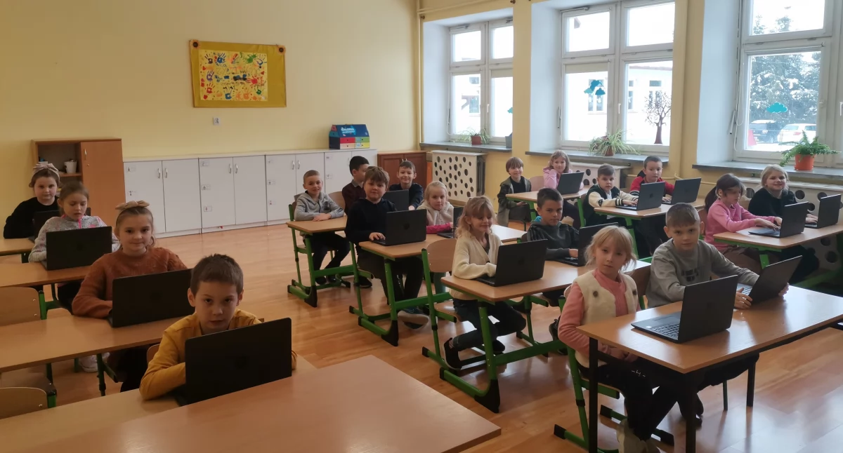 Wszystko wskazuje na to, że projekt rozbudowy Szkoły Podstawowej w Załużu o salę gimnastyczną nie doczeka się realizacji w takim kształcie, jak zakładał projekt inwestycji. Gmina będzie szukać pośredniego rozwiązania, by stworzyć uczniom lepsze warunki do zajęć sportowych./ FOT. archiwum ŻP