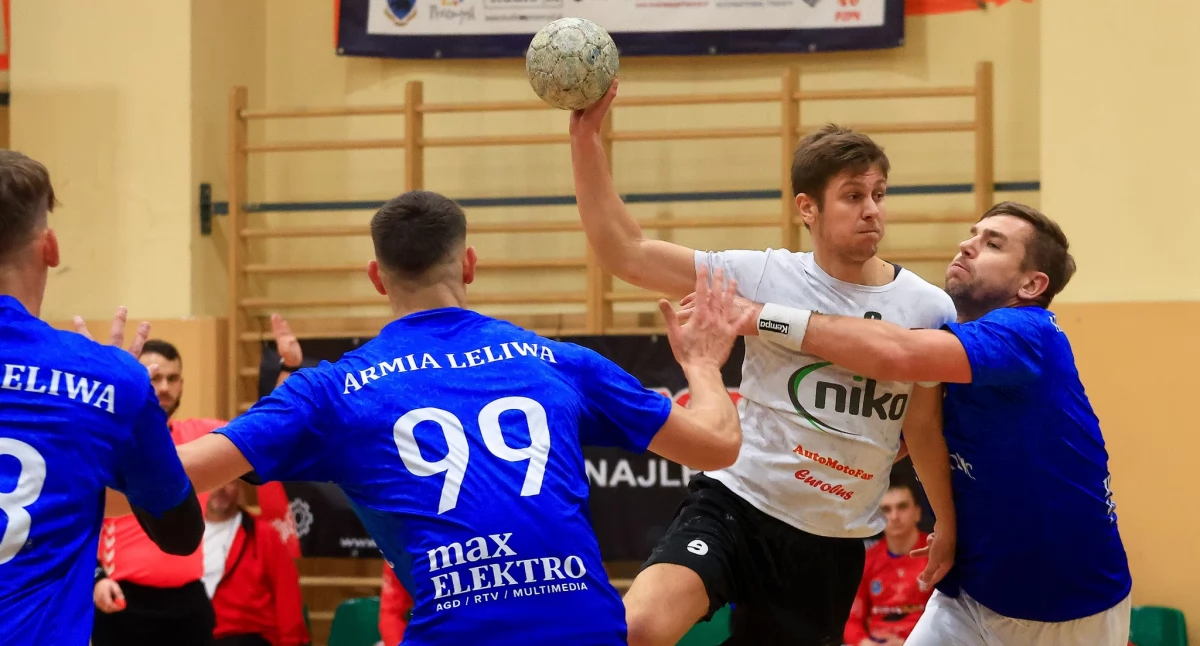 Patryk Walczyk (z piłką) zdobył w Zawierciu dwie bramki. Fot. SRS Przemyśl