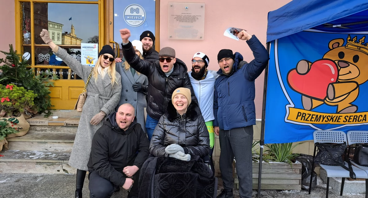Tuż przed startem akcji. Na zdjęciu Wioleta Cichocka wraz z organizatorami. / FOT. U. Gielo