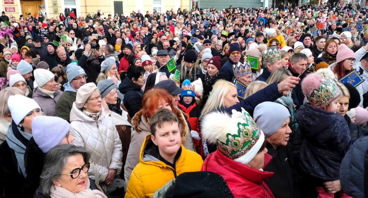 Takich tłumów dawno nie widziano na Rynku. Fot. Jacek Szwic