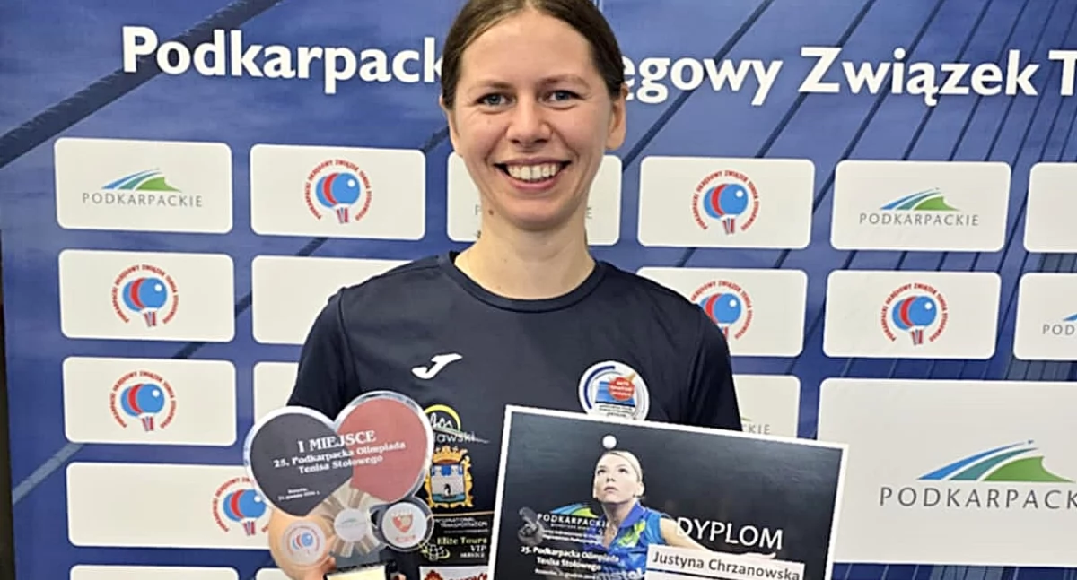 Justyna Chrzanowska z Amatorskiego Klubu Tenisa Stołowego „Amator” Jarosław wygrała całe zawody wśród kobiet. Fot. zbiory własne
