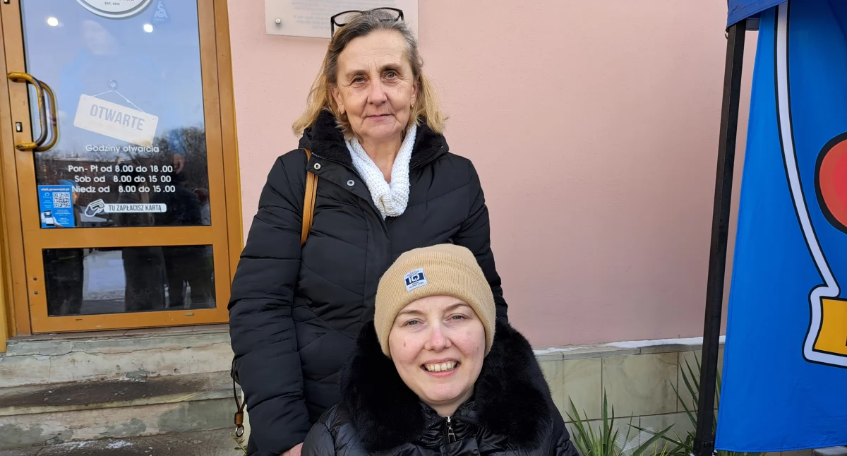 – Walka córki z chorobą trwa już 10 lat. Miała 24 lata, kiedy się o niej dowiedziała. Nie zawsze była tak uśmiechnięta jak teraz, ale cieszymy się ogromnie, że się zmobilizowała, że walczy o siebie i że jest tak wiele wspaniałych osób, które otaczają ją wsparciem – powiedziała nam mama pani Wiolety Teresa Cichocka./ FOT. U. Gielo