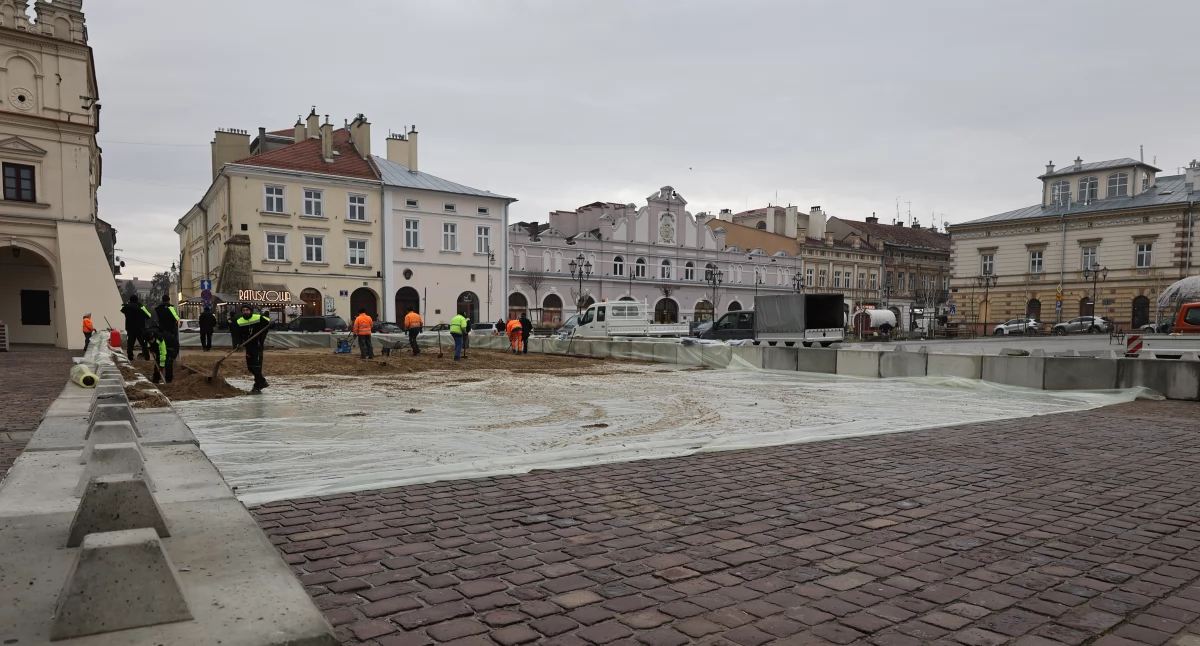 Ile zapłacimy za przyjemność korzystania ze ślizgawki w tak atrakcyjnym miejscu, jak jarosławski Rynek? / FOT. UM Jarosław