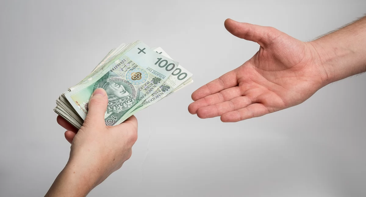 Kronika policyjna, Dzięki czujności pracowników poczty banku seniorka powiatu przemyskiego straciła swoich oszczędności - zdjęcie, fotografia