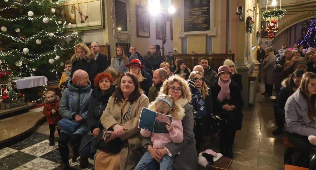 Przed licznie przybyłą publiczną wystąpili laureaci 9. Międzynarodowego Festiwalu Kolęd i Pastorałek./ FOT. CK w Przemyślu