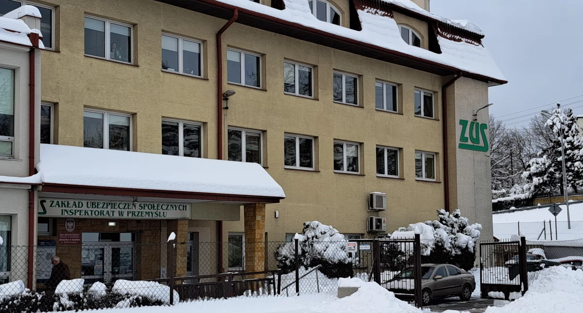 Dodatek dopełniający wynosi 2520 zł i będzie waloryzowany raz w roku. Będzie wypłacany razem z rentą socjalną, a pierwsze wypłaty zostaną zrealizowane w maju 2025 r./ FOT. U. Gielo