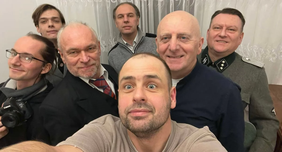 Mariusz Bonaszewski to ceniony i doświadczony aktor. Praca nad warsztatem aktorskim w jego towarzystwie było dla członków przemyskiej ekipy filmowej niesamowitym przeżyciem i cennym doświadczeniem. / FOT. FB R. Młynarski