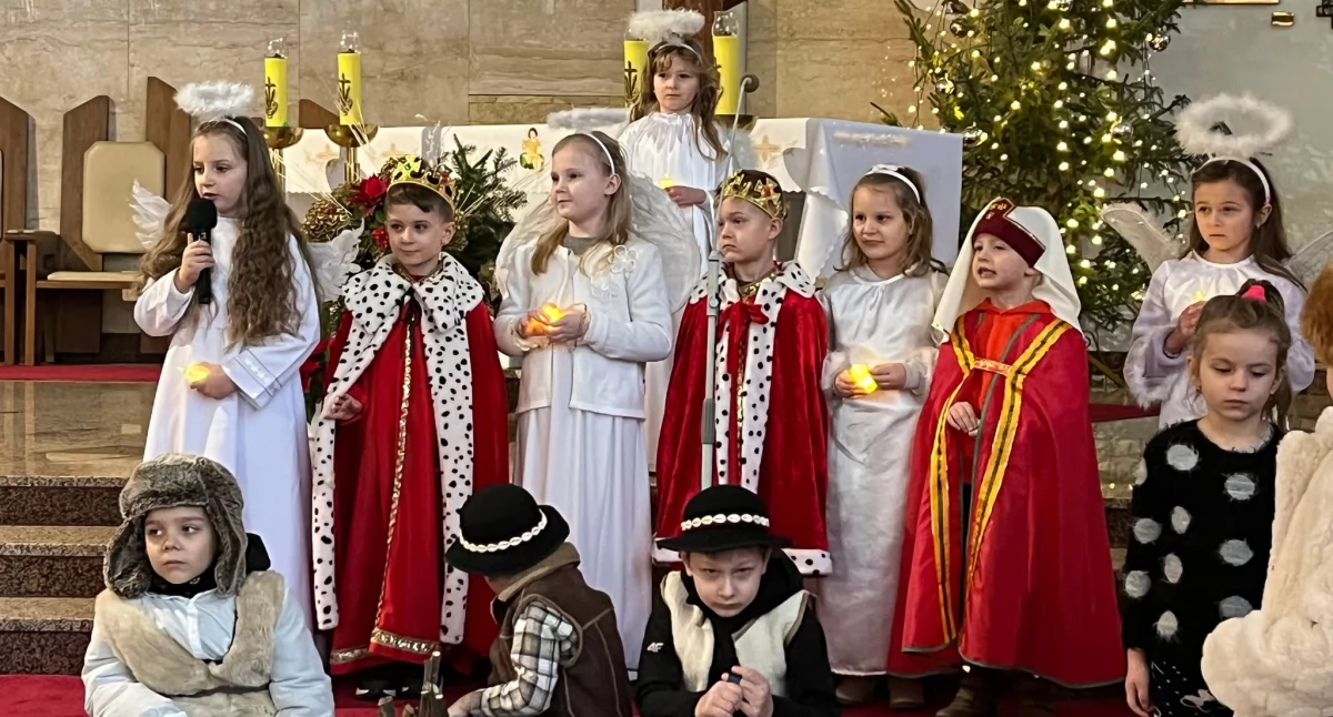 Mali aktorzy świetnie odegrali przydzielone im role i nagrodzeni zostali głośnymi brawami./ FOT. ZW