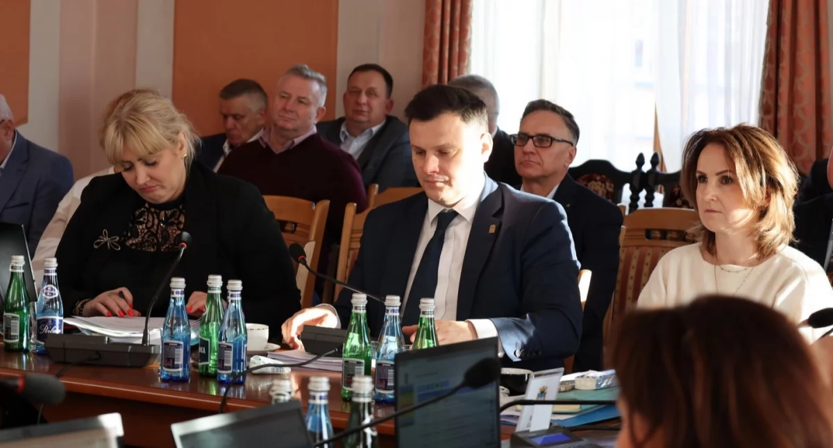 – Z realizacji przyjętego budżetu postaram się jak najlepiej wywiązać – złożył obietnicę wobec radnych i śledzących sesję online mieszkańców burmistrz Marcin Nazarewicz./ FOT. UM Jarosław