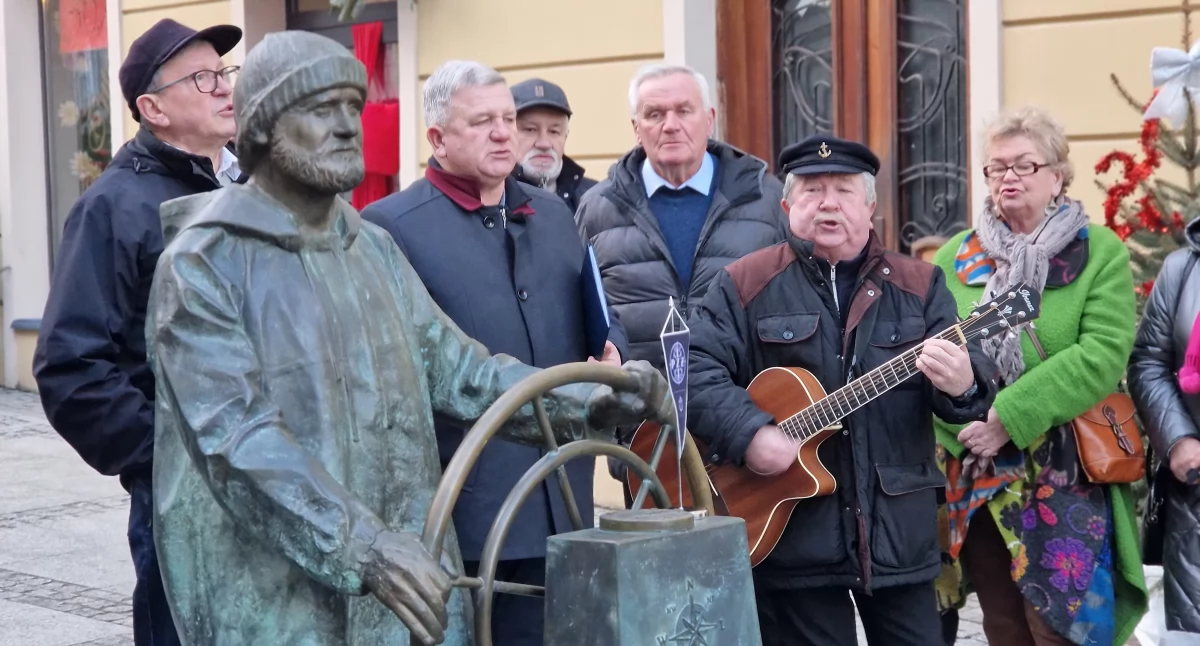 U Henia na Franciszkańskiej – planujemy regularnie spotykać się przy pomniku kapitana Henryka Jaskuły – deklaruje Stanisław Dorosz, prezes OPZŻ.