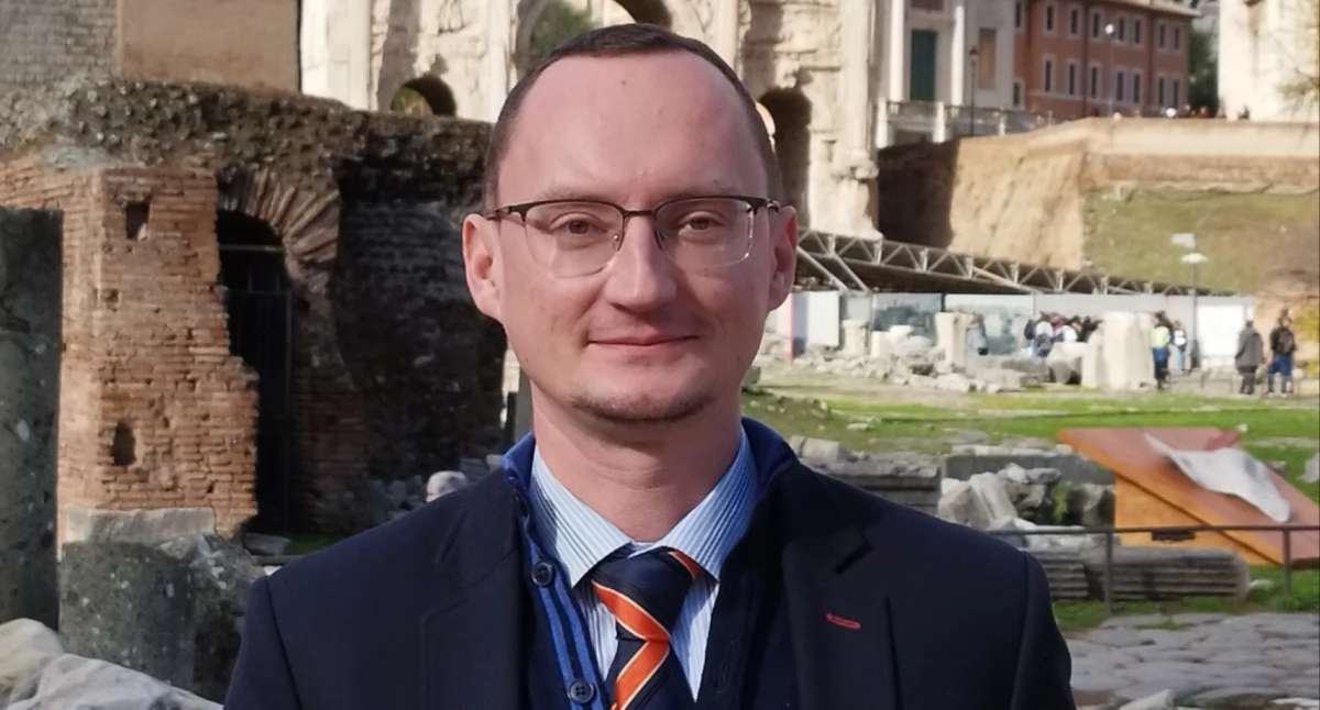 Ludzie i społeczeństwo, składa gratulacje Profesorowi Tomaszowi Pudłockiemu - zdjęcie, fotografia