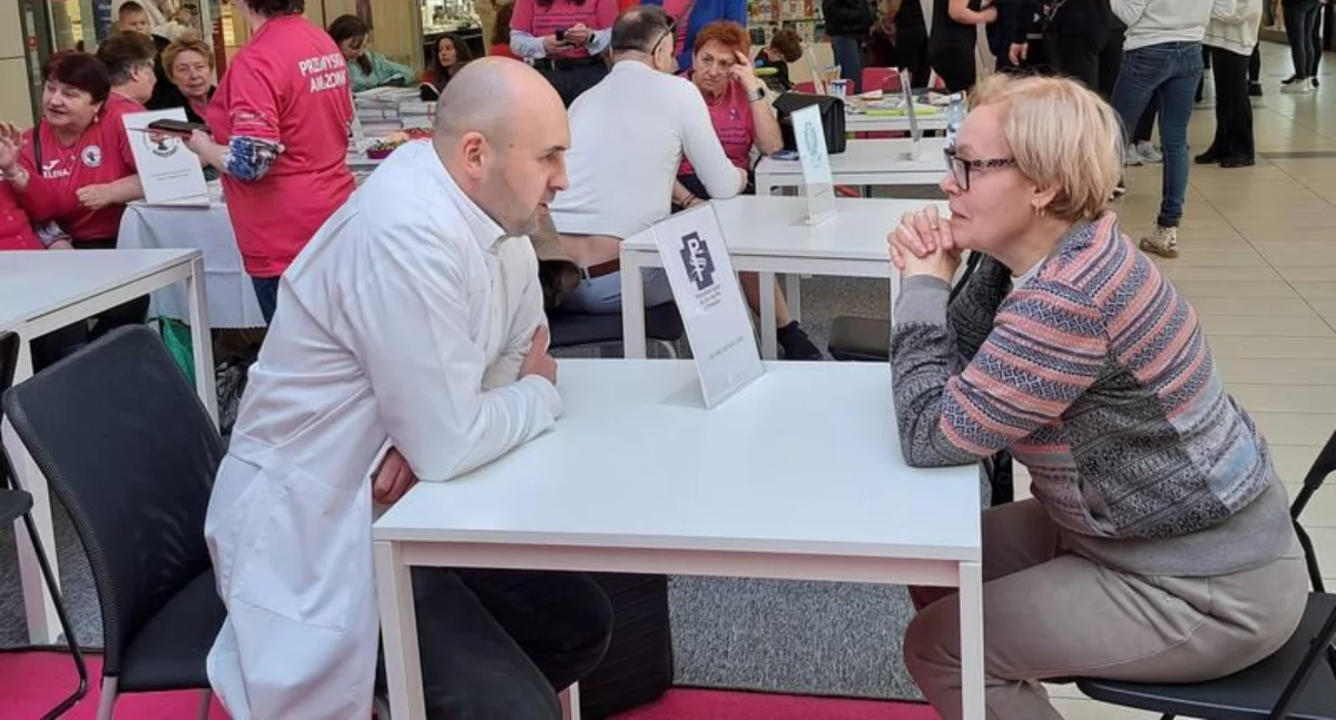 Chętne osoby, przy okazji zakupów, mogły zbadać poziom cukru, poradzić się nie tylko w kwestii zdrowia, ale też urody czy mody. / FOT. U. Gielo