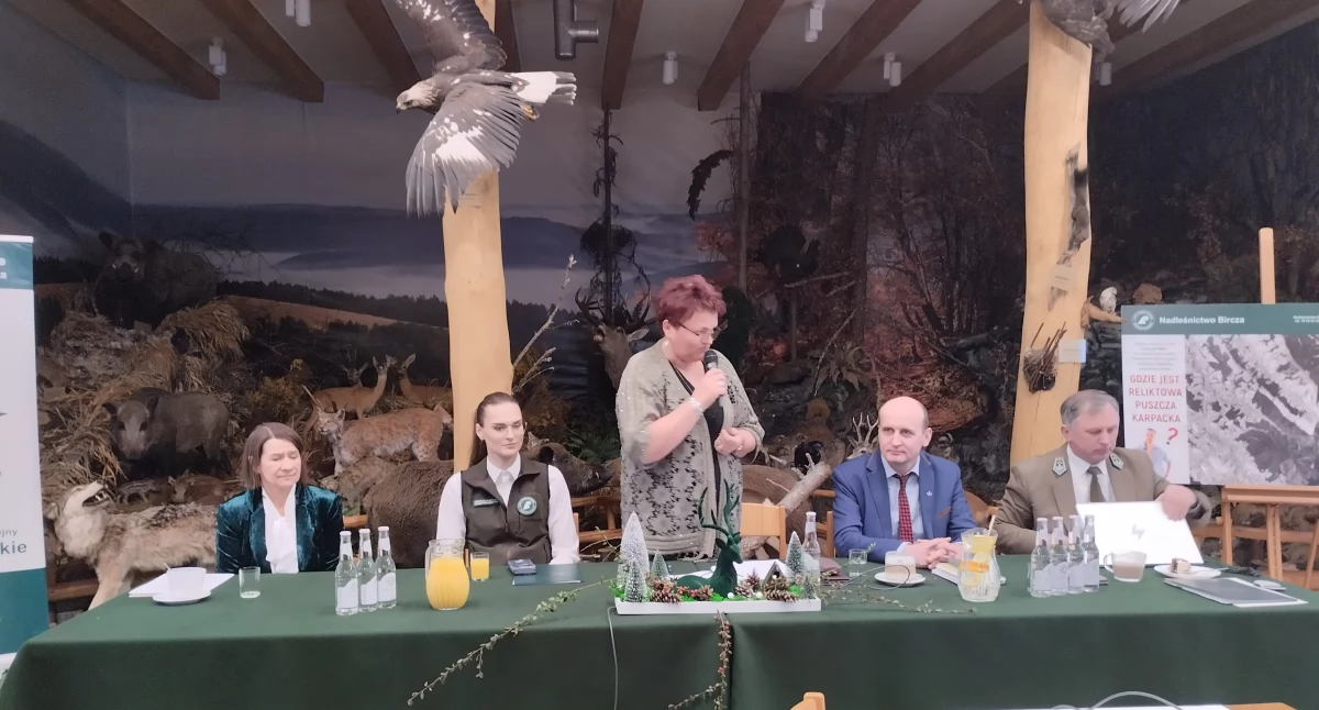 Prezydium Rady w towarzystwie dyrektora RDLP w Krośnie Mariana Pigana i przedstawicielki Dyrektora Generalnego Lasów Państwowych Anity Ochenkowskiej