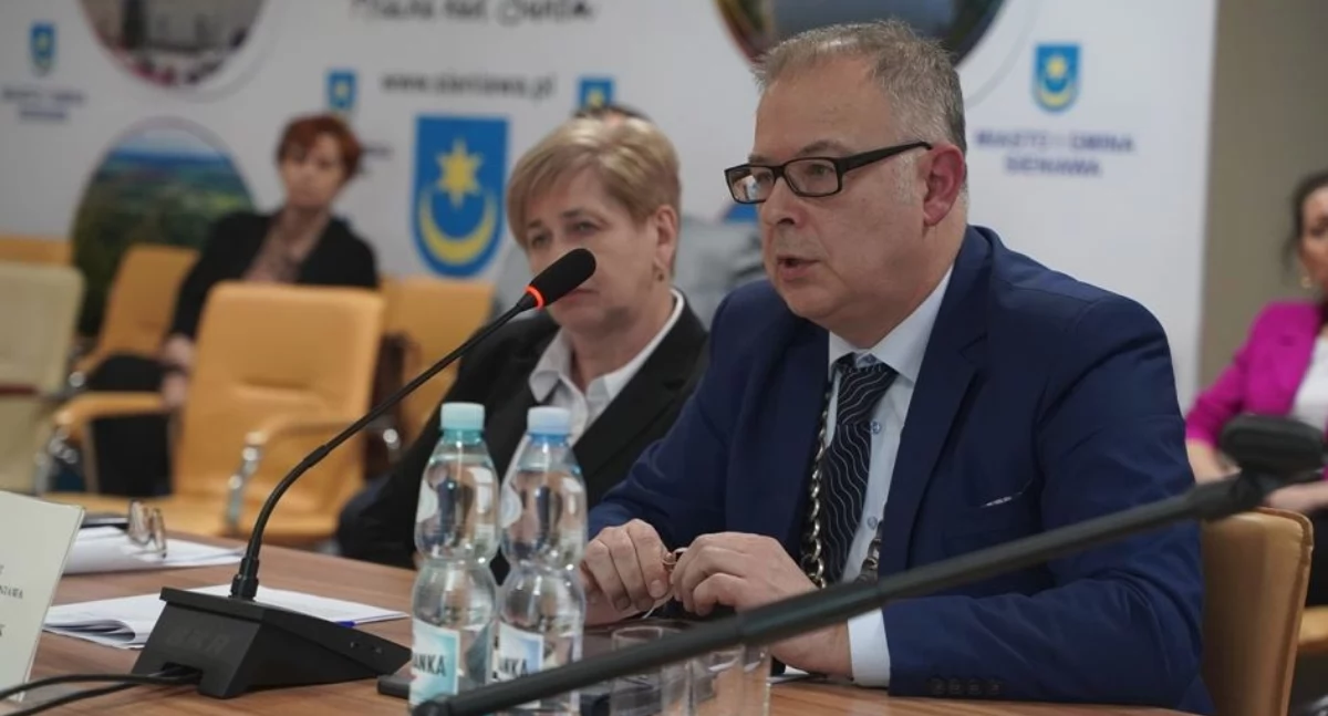 – Wylewa jest szkołą, która zlikwidowała się sama. Zdecydowała demografia, a za tym poszła ekonomia – powiedział włodarz miasta i gminy Sieniawa W. Mrozek, wskazując na koszty, jakie aktualnie samorząd ponosi w związku z utrzymywaniem placówki./ FOT. UMiG Sieniawa