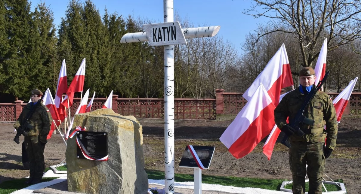 Uroczystości upamiętniające zesłanie mieszkańców Stubna na Sybir oraz będące hołdem pamięci wobec pomordowanych w Katyniu oficerów odbyły się na cmentarzu komunalnym w Stubnie.