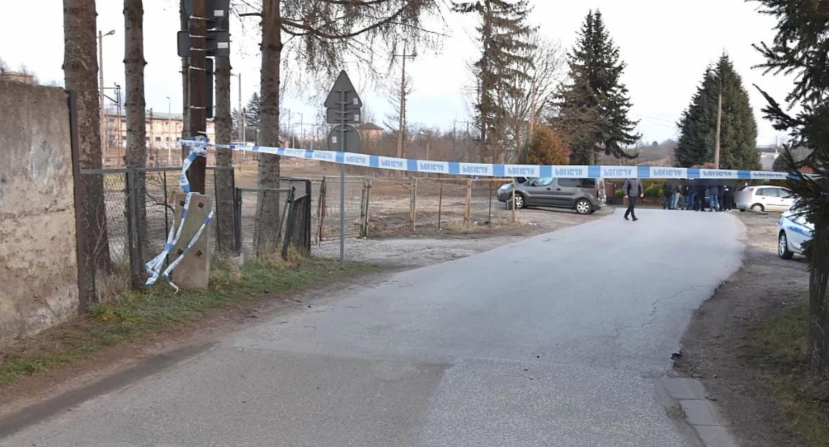 To tu, na ulicy Elektrownianej, rozegrały się krwawe sceny. Stan zdrowia dwóch 17-latków, którzy ucierpieli w wyniku bójki, poprawił się na tyle, że możliwe było postawienie im zarzutów. Ma je także usłyszeć trzeci z przebywajacych w szpitalu nastoletnich uczestników zdarzenia./ FOT. KPP Jarosław