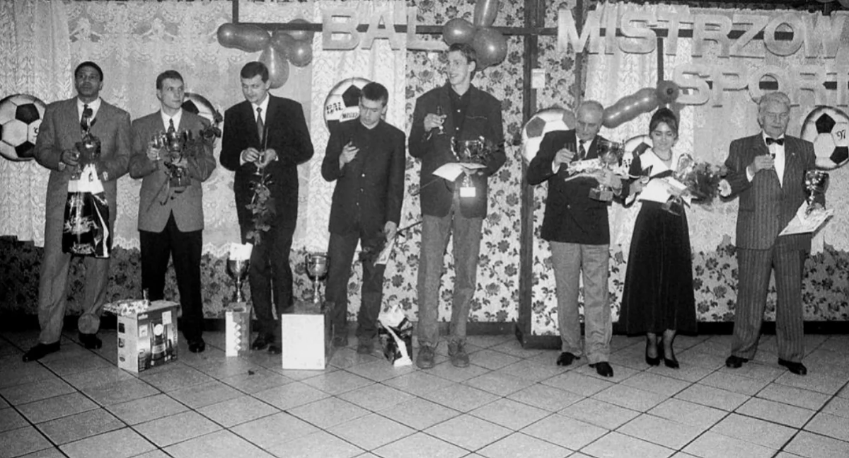 Najlepsi-najpopularniejsi sportowcy naszej zabawy w 1996 roku. Całe podium (choć nie tylko) dla koszykarzy Polonii Przemyśl. Triumfował nieodżałowany Daryl Thomas. Drugi był Andrzej Adamek, trzeci Roman Rutkowski. Fot. zbiory własne