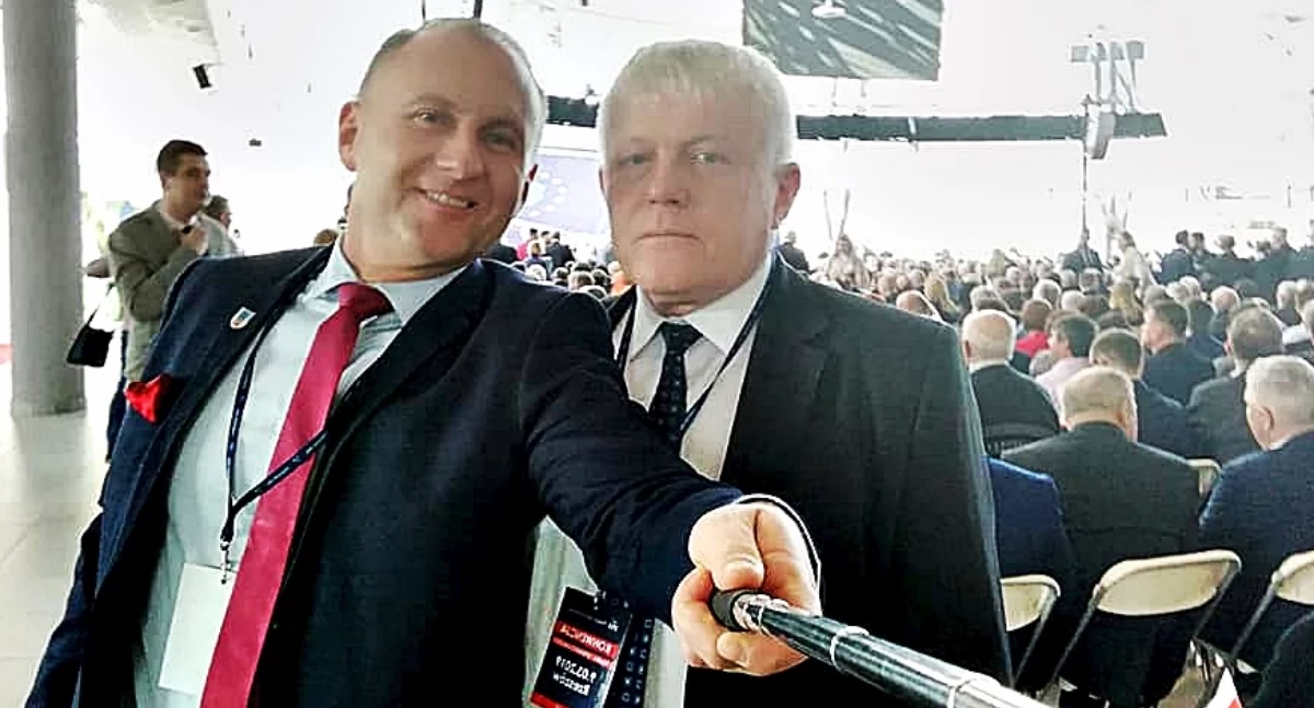 Nowy prezes przemyskiej spółki miejskiej Zenon Wajda (z prawej) na zdjęciu z radnym powiatu jarosławskiego, bliskim współpracownikiem senatora RP Mieczysława Golby, Mariuszem Trojakiem. Fot. FB Z. Wajdy