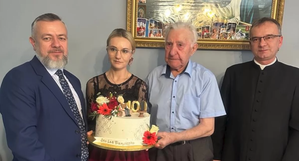 16 lutego br. Franciszek Czycz z Sólcy skończył 100 lat. Odwiedzili go m.in. wójt gminy Bircza Mariusz Śnieżek ze swoimi współpracownikami. Fot. UG Fredropol