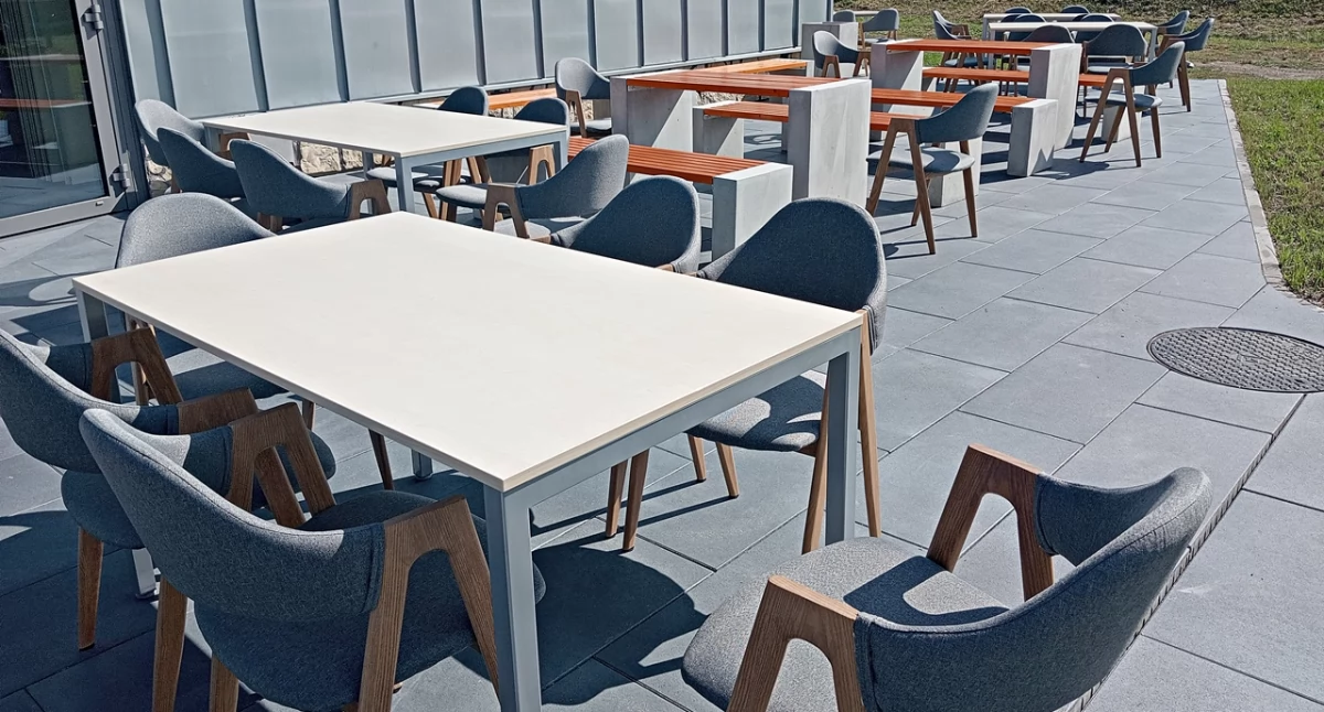 Od poniedziałku, 24 lutego br., lokale, które przeznaczone są w obiekcie pod usługi gastronomiczne, są zagospodarowywane i przygotowywane pod przyjęcie pierwszych klientów. Restauracja ma ruszyć jak najszybciej. Pewnie na początku kwietnia br. Fot. Mariusz Godos