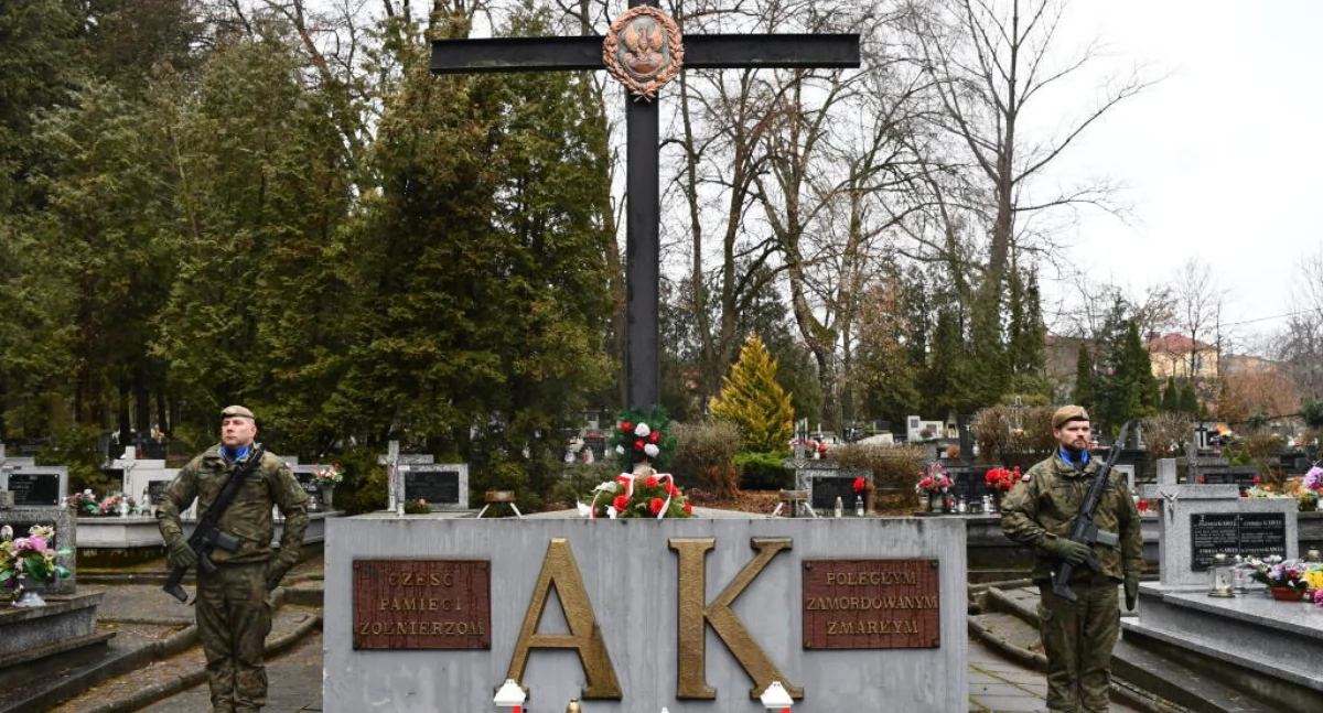 Władze miasta oddały hołd żołnierozm także pod kwaterą AK na cmentarzu wojskowym przy ulicy Przemysława. Fot. 20. Przemyska BOT