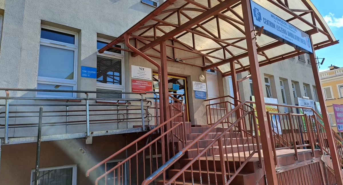 Szpital problemy z dostępem do lekarza rodzinnego w Centrum Leczenia Ambulatoryjnego nr 2 przy ulicy Sportowej tłumaczy absencjami lekarzy, zarówno wynikającymi z planowanych urlopów, jak i spowodowanymi przyczynami zdrowotnymi. Przez kilka dni lutego nieobecnych było ich aż trzech. Do tego doszedł sezon infekcyjny i zwiększona liczba pacjentów./ FOT. U. Gielo