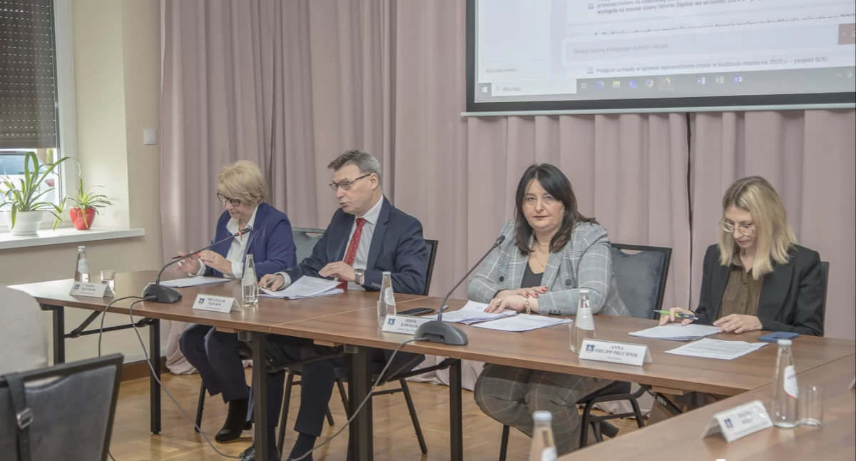 Na sesji wypłynął m.in. temat remontu hali targowej i koniecznych korekt w planach modernizacji terenu ZEK./ FOT. UM Radymna