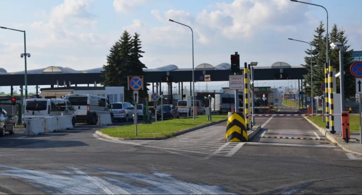 Na terenie przejścia granicznego w Korczowej dojdzie do remontu dróg manewrowych i placów w części przeznaczonej do obsługi samochodów osobowych i autokarów na kierunku wyjazdowym z Polski oraz na części do obsługi samochodów ciężarowych na kierunku wjazdowym do kraju. Fot. Zakład Obsługi Przejść Granicznych