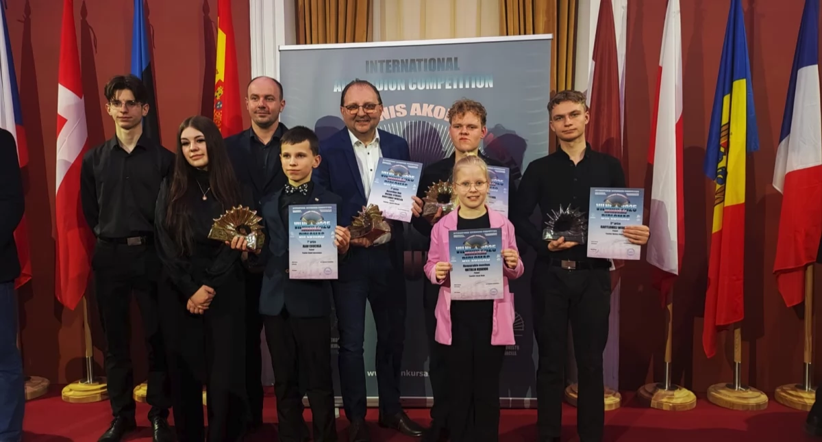 Niemałe sukcesy przemyscy akordeoniści odnieśli na Międzynarodowym Konkursie Akordeonowym w Wilnie. To między innymi zasługa szlifującego talenty dyrektora ZPSM w Przemyślu Dariusza Baszaka./ FOT. ZPSM w Przemyślu