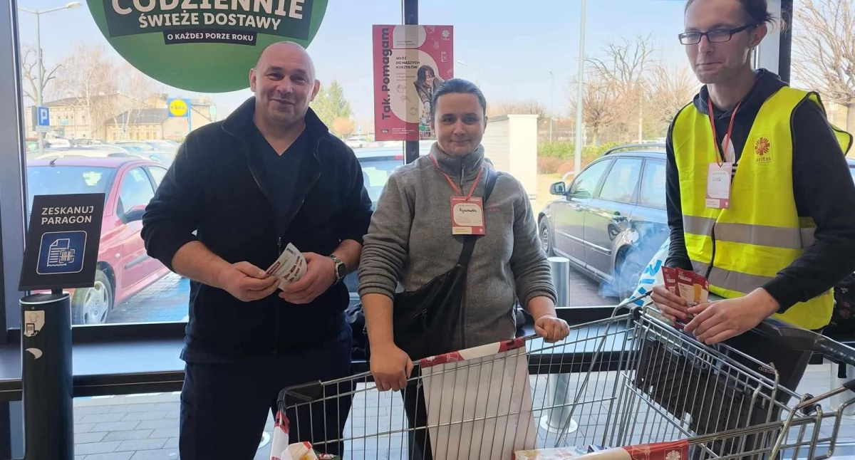 W Przemyślu, zbiórka żywności zorganiozowana była, w sieci sklepów Biedronka i Lidl.