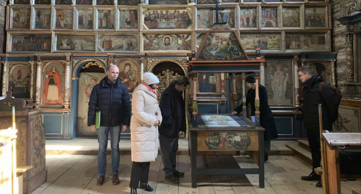 W związku z powrotem Bożego Grobu do cerkwi w Radrużu odbyła się tam komisja konserwatorska z udziałem przedstawicieli: Muzeum Kresów w Lubaczowie, Podkarpackiego Wojewódzkiego Konserwatora Zabytków w Przemyślu oraz Muzeum-Zamku w Łańcucie. Fot. WUOZ Przemyśl