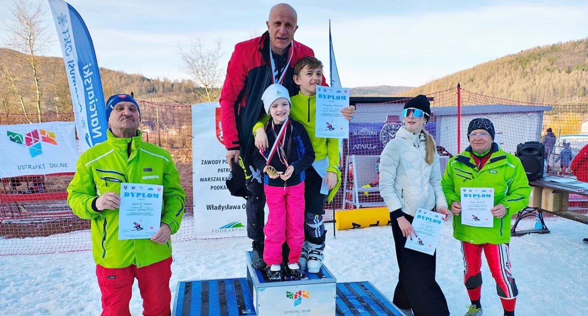 Przemyscy narciarze wrócili z „Gromadzynia” w Ustrzykach Dolnych z 9 medalami. Fot. zbiory własne