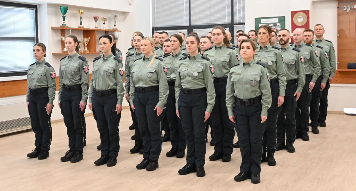 Ślubowanie złożyło 34 funkcjonariuszy – 20 mężczyzn i 14 kobiet. Fot. IAS Rzeszów
