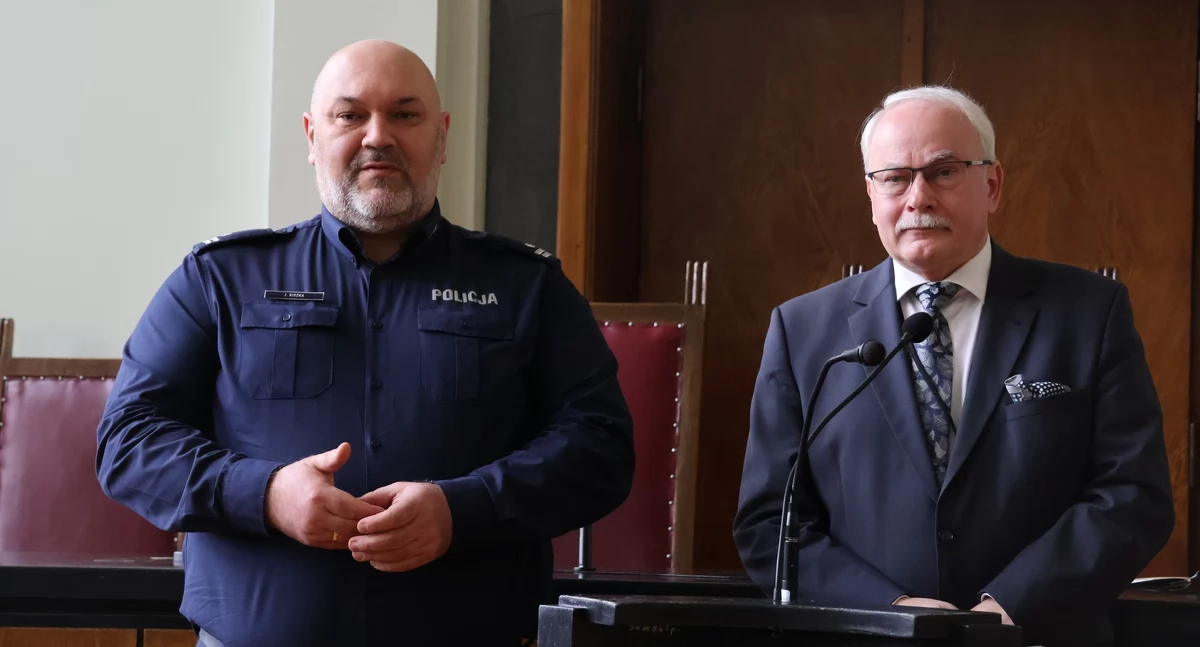 Uczestników przywitał gospodarz wydarzenia, czyli prezes Sądu Okręgowego w Przemyślu sędzia Krzysztof Stępień (z prawej) oraz komendant miejski policji w Przemyślu podinsp. Janusz Kiszka. Fot. KMP Przemyśl