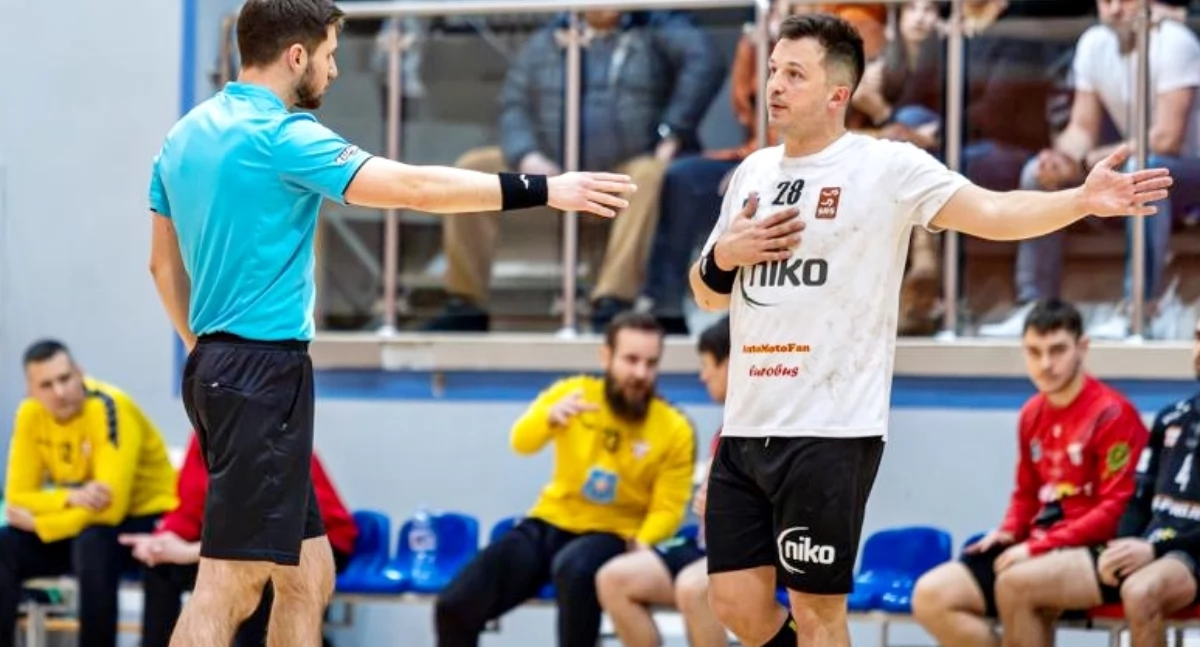Mateusz Kroczek w pojedynkę wyprowadził swój zespół w II połowie na prowadzenie, którego przemyślanie nie oddali do końca. Fot. Agnieszka Kulka