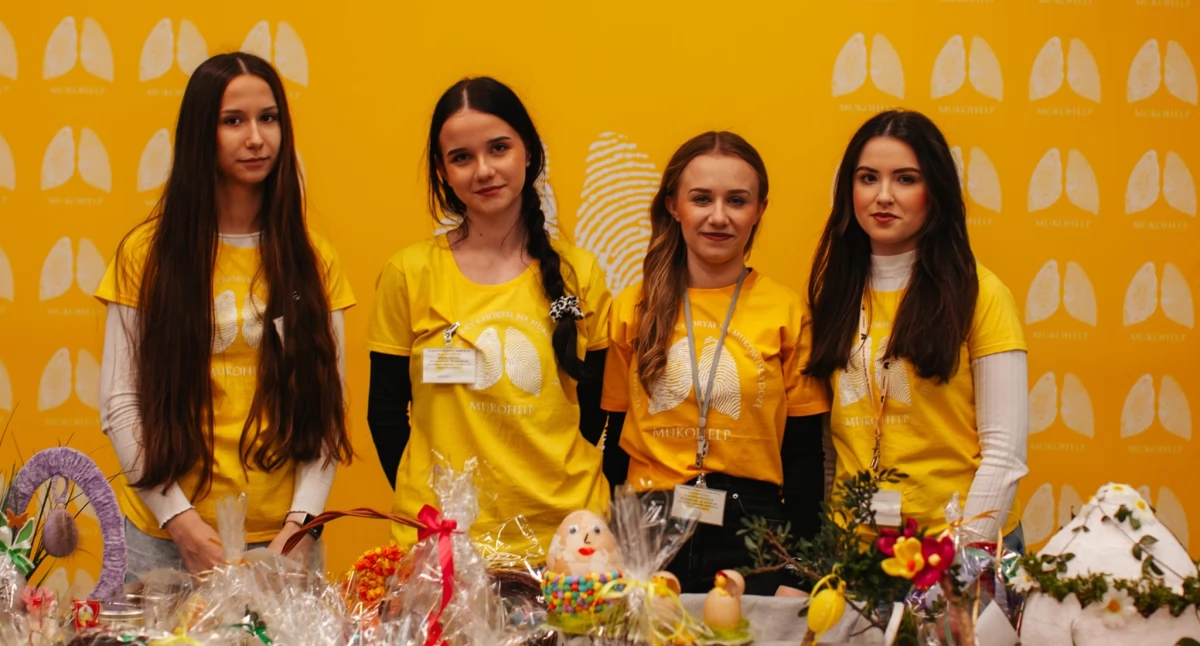 W finał akcji w Galerii Stara Ujeżdżalnia w Jarosławiu zaangażowali się uczniowie z I Liceum Ogólnokształcącego im. Mikołaja Kopernika oraz Zespołu Szkół Innowacyjnych w Jarosławiu wraz z opiekunami./ FOT. materiały organizacji