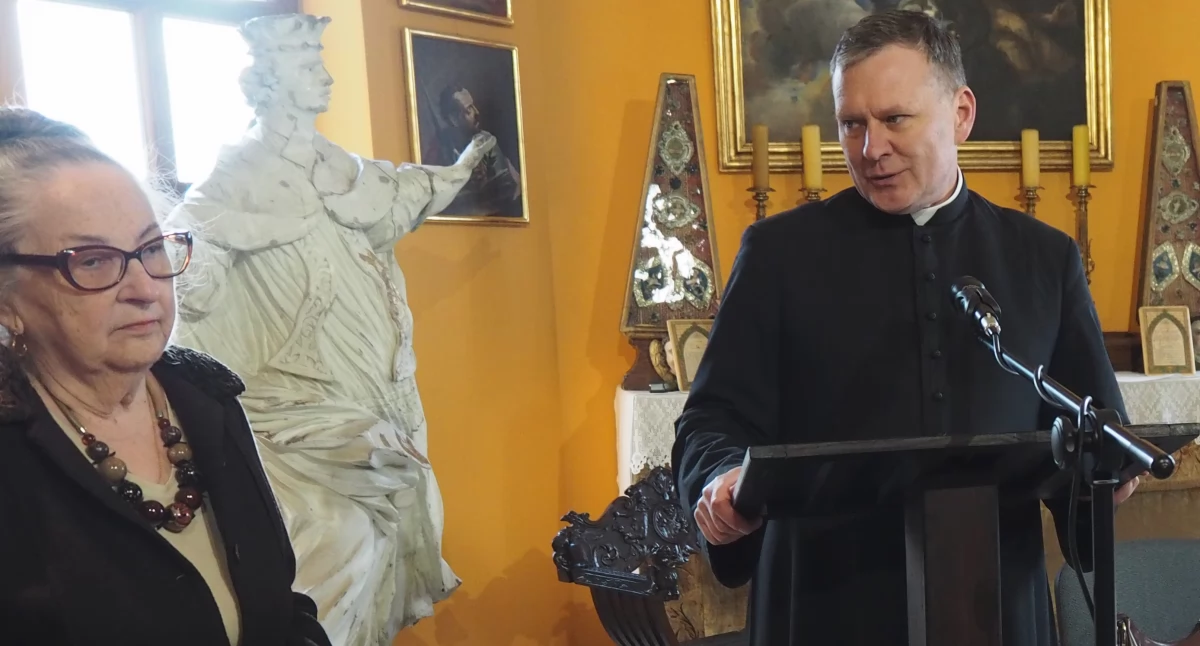 Autorka – znana z osobistych i szczerych utworów – swoimi strofami skłoniła odbiorców do zatrzymania się nad głębszym sensem życia./ FOT. J. Nowak