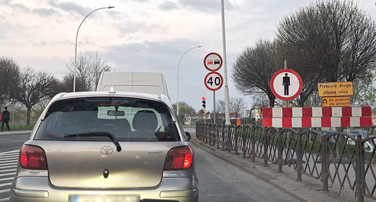 Na samym moście im. R. Siwca sytuacja na razie nie ulegnie zmianie i ruch – przynajmniej na razie – odbywać się będzie jak do tej pory. Kierowcy muszą się natomiast liczyć po świętach z utrudnieniami na Wybrzeżu Wilsona./ FOT. U. Gielo