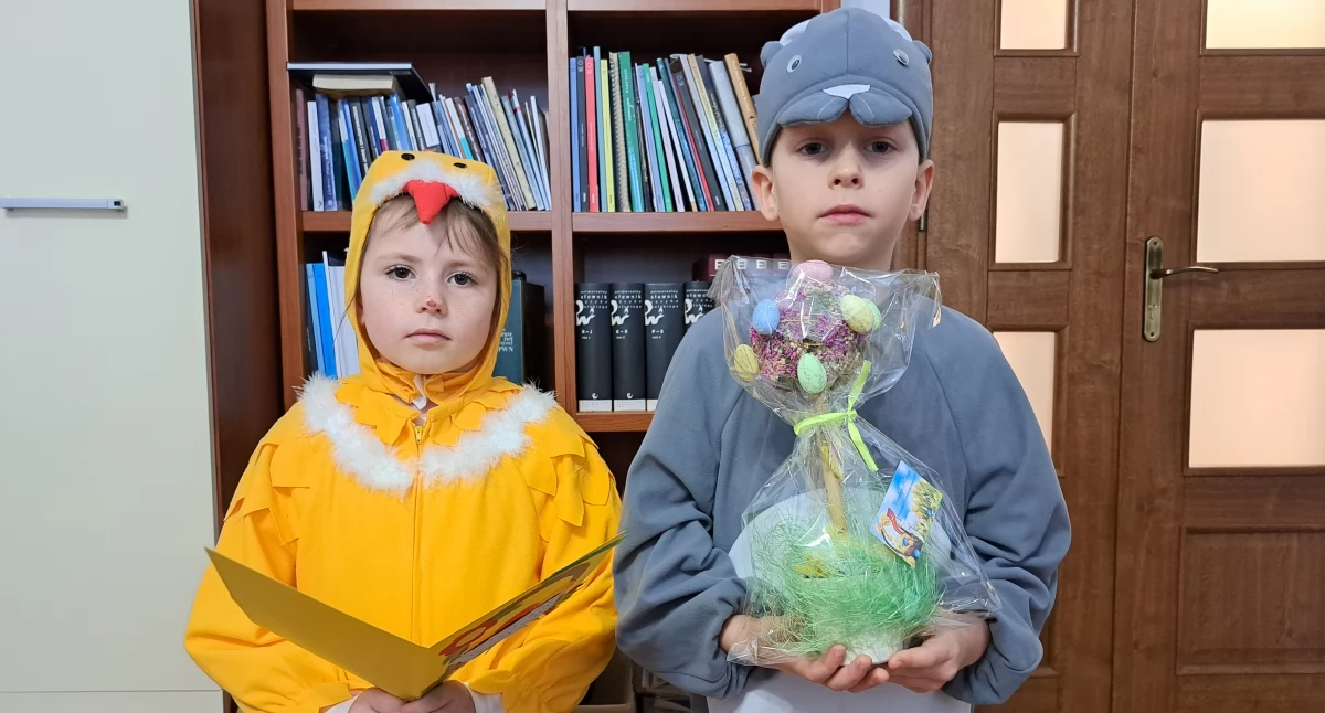 Róża i Krzyś mają dzielnie reprezentowali swoje przedszkole w naszej redakcji, składając nam najserdeczniejsze życzenia świąteczne./ FOT. U. Gielo