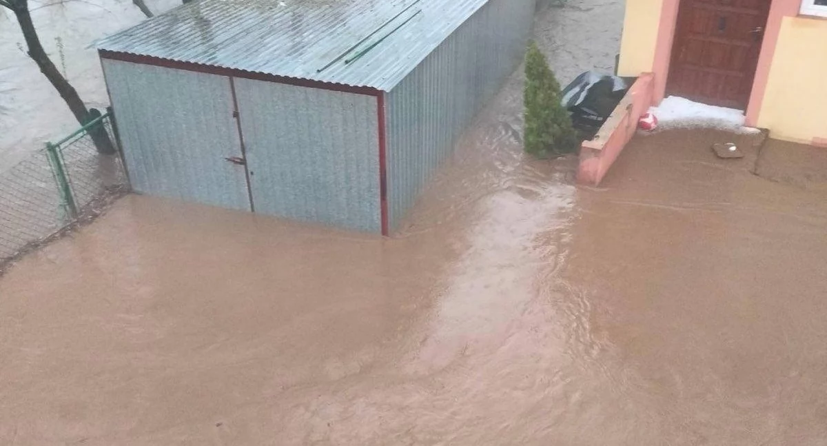 Najbardziej ucierpieli mieszkańcy Pawłosiowa. Zalany został tamtejszy urząd gminy i szkoła. Fot. PUW Rzeszów