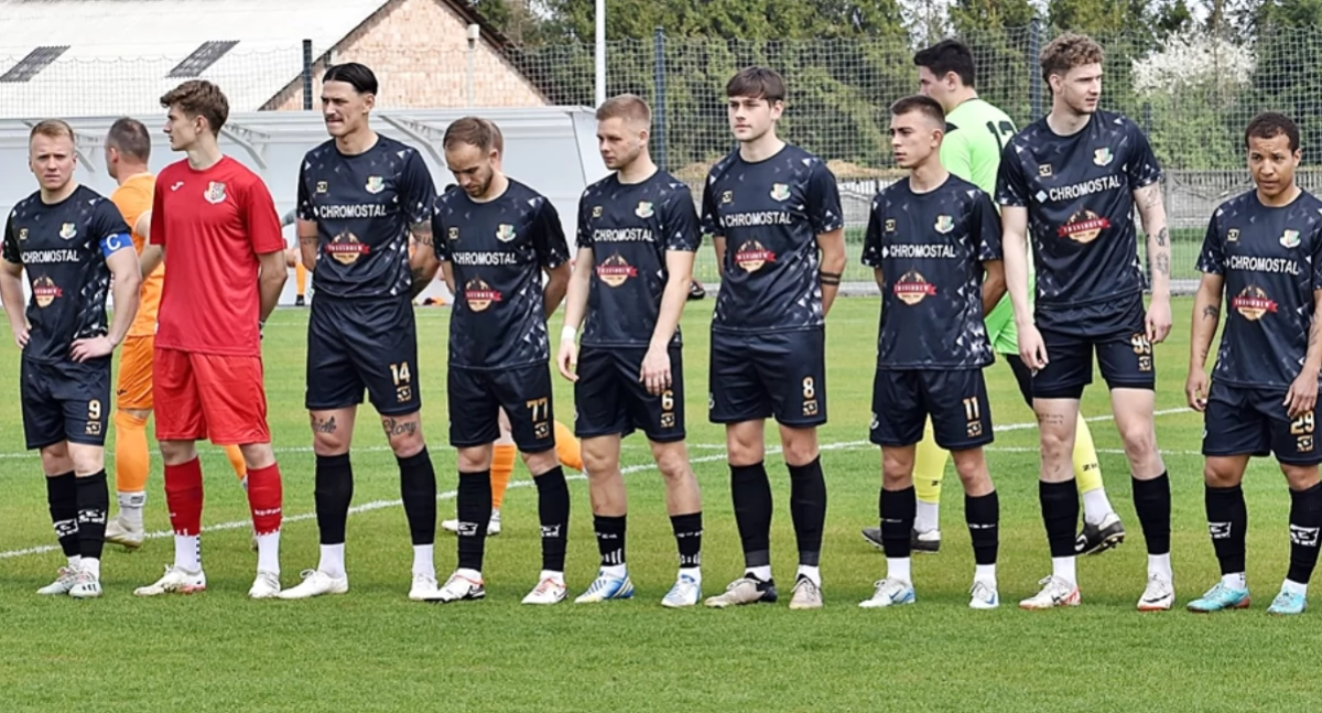 Wzmocniony zespół z Wiązownicy zasłużenie pokonał Piasta Tuczempy i wciąż ma sporą przewagę w tabeli nad następnym zespołem. Fot. Wisłoczanka Tryńcza
